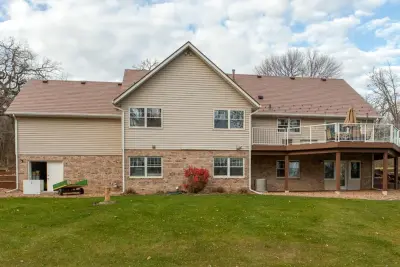 Quarve Contracting INC - Roofing & Gutter Services in Minneapolis, MN