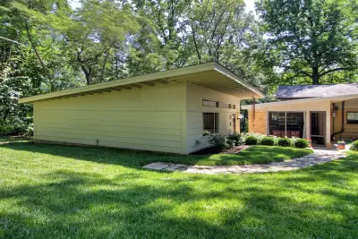 Contemporary Standalone Garage in Glendale, MO — Design-Build Services project by Mosby Building Arts