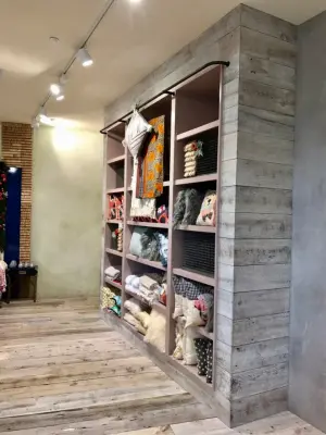 Anthropologie - Florida, Pennsylvania, California, Kentucky — Design-Build Services project by Triton International Woods