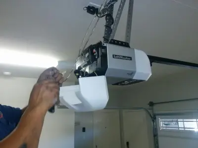911 Garage Door Repair Pros - Garage Door Installation & Repair in Dallas, TX