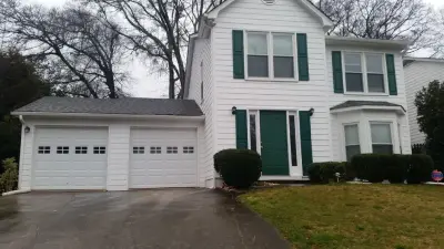 Neighborhood Garage Door Service - Garage Door Installation & Repair in Kent, WA
