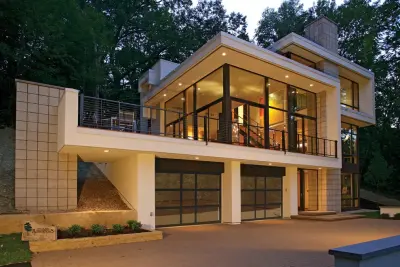 Raynor Garage Doors of Kansas City - Garage Door Installation & Repair in Shawnee, KS