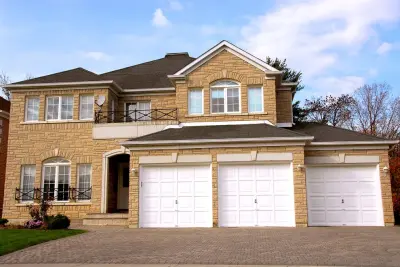Raynor Garage Doors of Kansas City - Garage Door Installation & Repair in Shawnee, KS