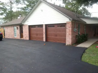 Henderson Garage Doors - Garage Door Installation & Repair in Baytown, TX