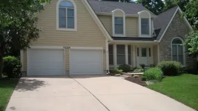 Royal Garage Door - Garage Door Installation & Repair in Lenexa, KS