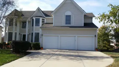 Royal Garage Door - Garage Door Installation & Repair in Lenexa, KS