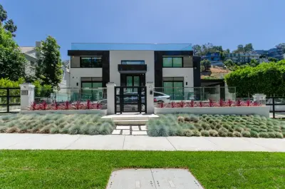 Pacific Garage Doors & Gates - Garage Door Installation & Repair in North Hollywood, CA