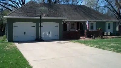 Royal Garage Door - Garage Door Installation & Repair in Lenexa, KS