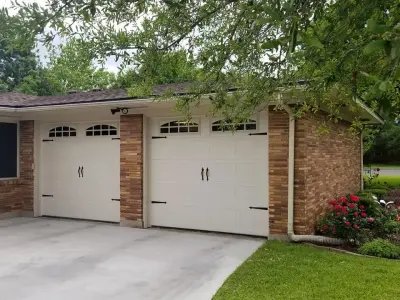 Maple Wood Garage Door Services - Garage Door Installation & Repair in Huntsville, TX