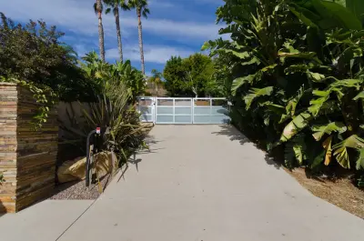 Pacific Garage Doors & Gates - Garage Door Installation & Repair in North Hollywood, CA