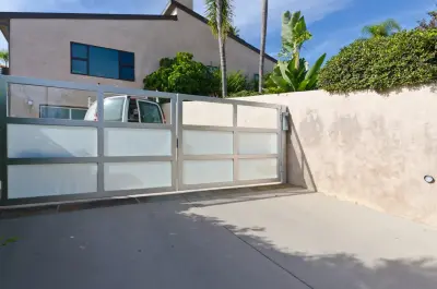 Pacific Garage Doors & Gates - Garage Door Installation & Repair in North Hollywood, CA