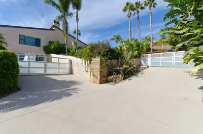 Pacific Garage Doors & Gates - Garage Door Installation & Repair in North Hollywood, CA