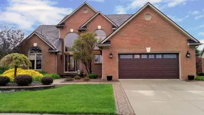 Raynor Garage Doors - Garage Door Installation & Repair in Dixon, IL