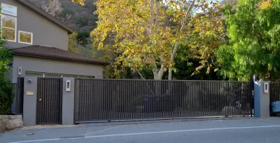 Pacific Garage Doors & Gates - Garage Door Installation & Repair in North Hollywood, CA