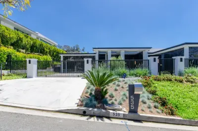 Pacific Garage Doors & Gates - Garage Door Installation & Repair in North Hollywood, CA