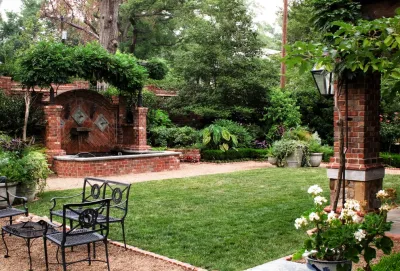Intown Georgian Estate - Greenville, SC — Landscape Design project by DabneyCollins in Greenville