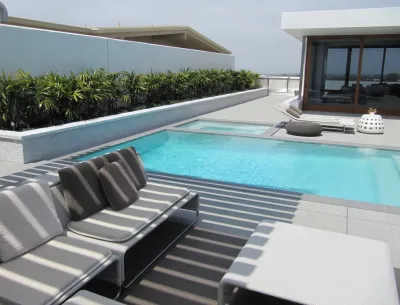 Minimalism in Newport Beach by Dale Waldo Landscape Architecture