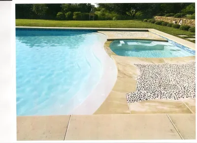 Simple swimming pool/spa by the bay with a 'bebble beach' — Landscape Design project by David R. Lamb, Landscape Architect