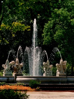 Due' Italian Fountain, Highland Rd — Landscape Design project by Cynthia Cash, Landscape Architect
