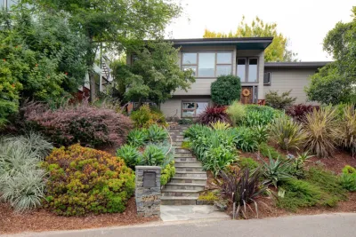 McAndrew Garden by Lazar Landscape Design And Construction