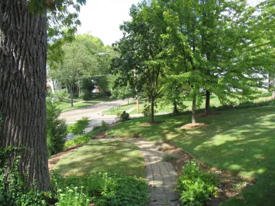 West Chicago Front Entry — Landscape Design project by Nelson Design Associates, Inc. in West Chicago