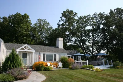 Seabreeze Cottage by Woodburn & Company Landscape Architecture, LLC