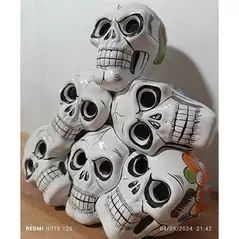 Talavera 6 Skull Statue