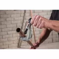 1/8 - 1-1/8" Manual, Constant Swing For Cutting Copper Brass and Aluminum Tubing and Thin-Wall Conduit Tubing Cutter | RIG31622