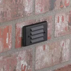 2.5 W Ceramic T3 2700K LED Standard Black Die-Cast Copper-Free Aluminum Landscape 4242 Series Louver Step Light | VISSL4242B25WT3