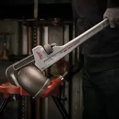 24" Aluminum Ergonomic For Turn Threaded Pipe and Pipe Fittings Pipe Wrench | MKE48227224