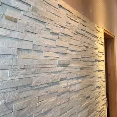 STACKED STONE FLATS WHITE QUARTZITE WHITE QUARTZITE SPLIT FACE FLATS - 6 EA (6 SF) PER BUNDLE / 288 EA (SF) PER PALLET 6" X 24"