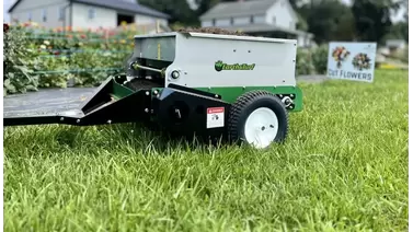 Top compost spreaders for easy, even lawn feeding Top compost spreaders for easy, even lawn feeding