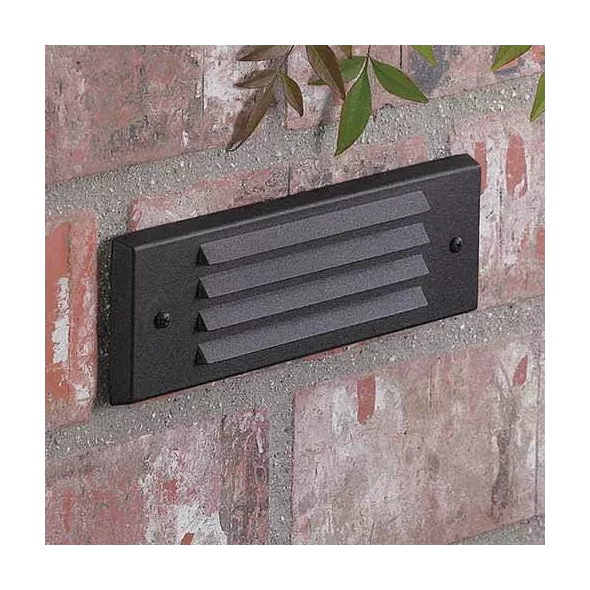 5 W T3 2700K LED Standard Black Die-Cast Copper-Free Aluminum Landscape 4246 Series Step Light | VISSL4246BLC5ND