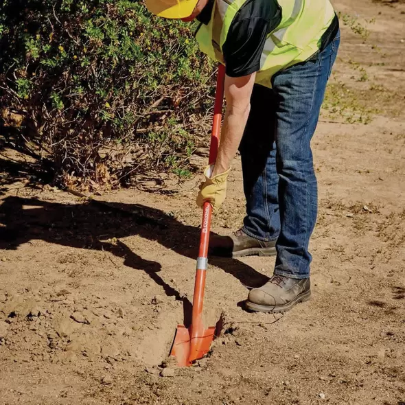 5" Steel Blade 14 ga Fiberglass Handle Curved Trenching Shovel | CORSS64715