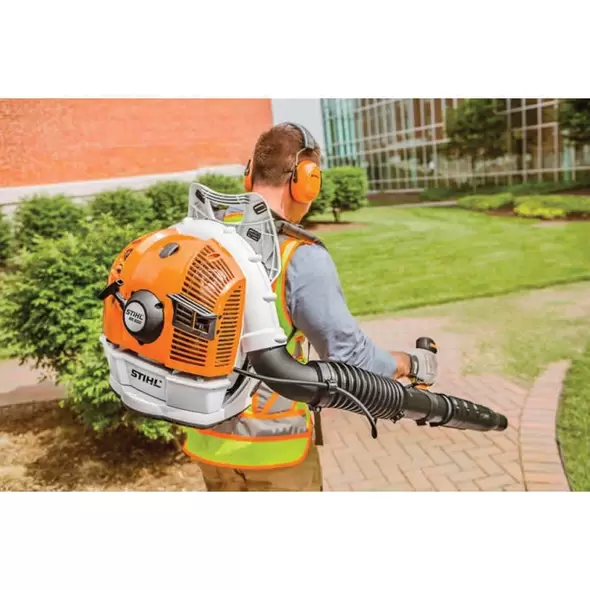 3.95 cu-in 3.8 bhp Backpack 238 mph Blower | STIBR600