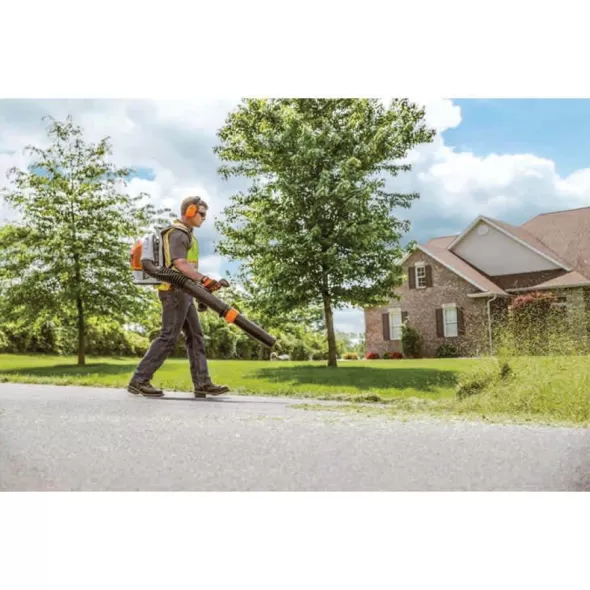 3.95 cu-in 3.8 bhp Backpack 197 mph Blower | STIBR700