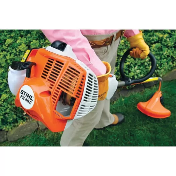 1.66 cu-in 0.94 bhp Lightweight Curved Shaft Trimmer | STIFS40CE