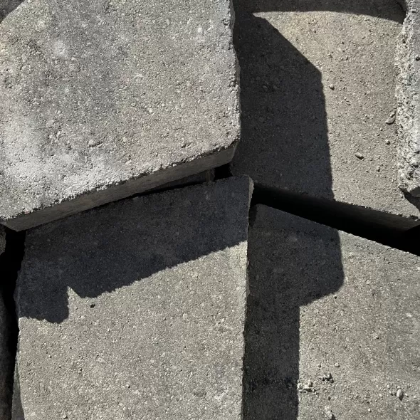 3" x 18" Rectangular Lueders Gray Universal Anchor Diamond 9D Legacy Retaining Wall Cap | BEL16203573