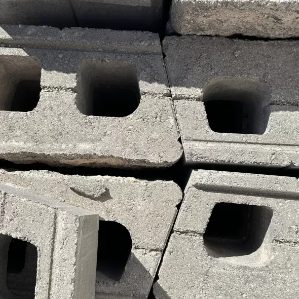 6" x 17-3/4" x 9" Rectangular Lueders Gray Anchor Diamond 9D Legacy Retaining Wall | BEL16203574