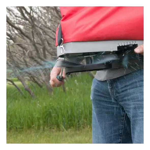 Chapin Professional SureSpread Handheld Waterproof Bag with Seeder 25 Lb | CHP84700A