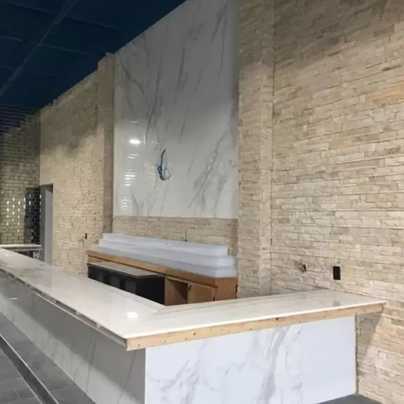 STACKED STONE FLATS FRENCH CREMAR FRENCH CREMAR LIMESTONE BROKEN FACE FLATS - 6 EA (6 SF) PER BUNDLE / 288 EA (SF) PER PALLET 6" X 24"