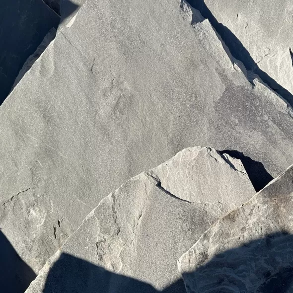 Silver Mist Standup Flagstone 1-1/2" +/- 1-1/2"
