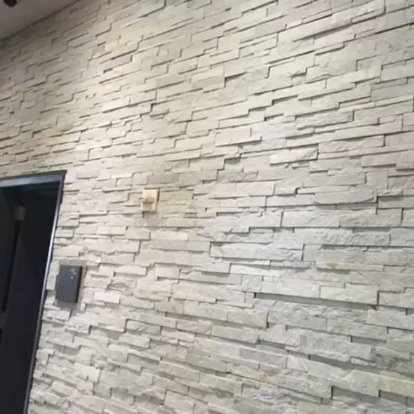 STACKED STONE FLATS WHITE QUARTZITE WHITE QUARTZITE SPLIT FACE FLATS - 6 EA (6 SF) PER BUNDLE / 288 EA (SF) PER PALLET 6" X 24"