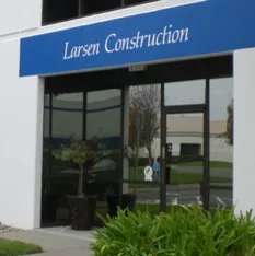 Larsen Construction logo