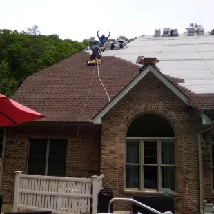 Rhw & More Roofing logo