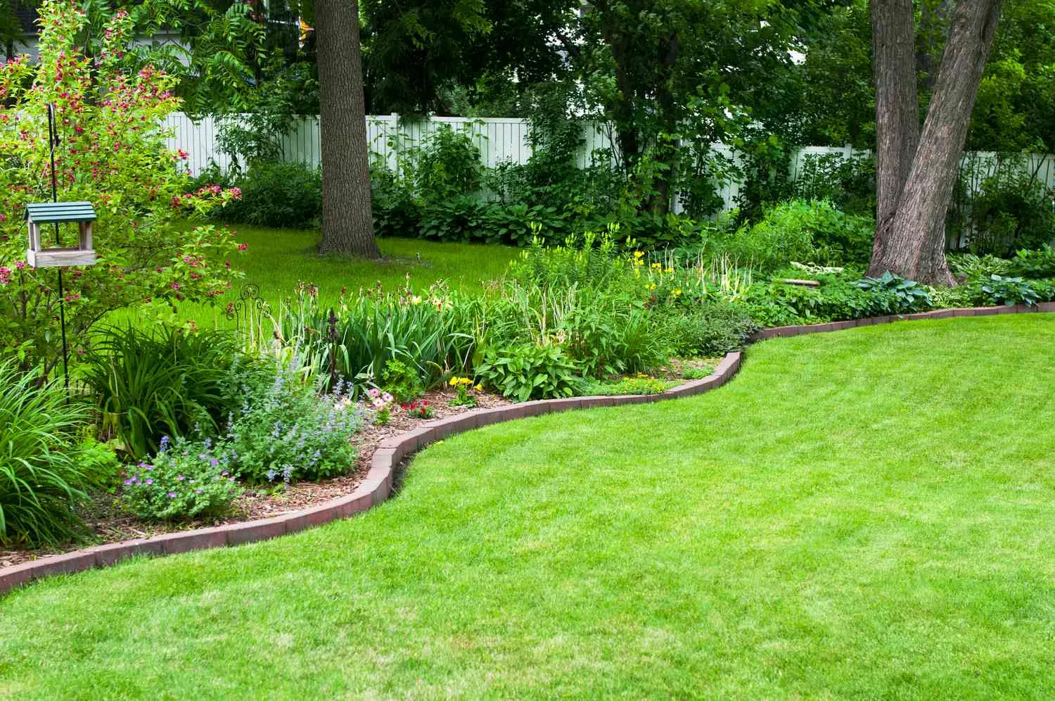 How to install garden edging: Simple steps for a clean, professional look