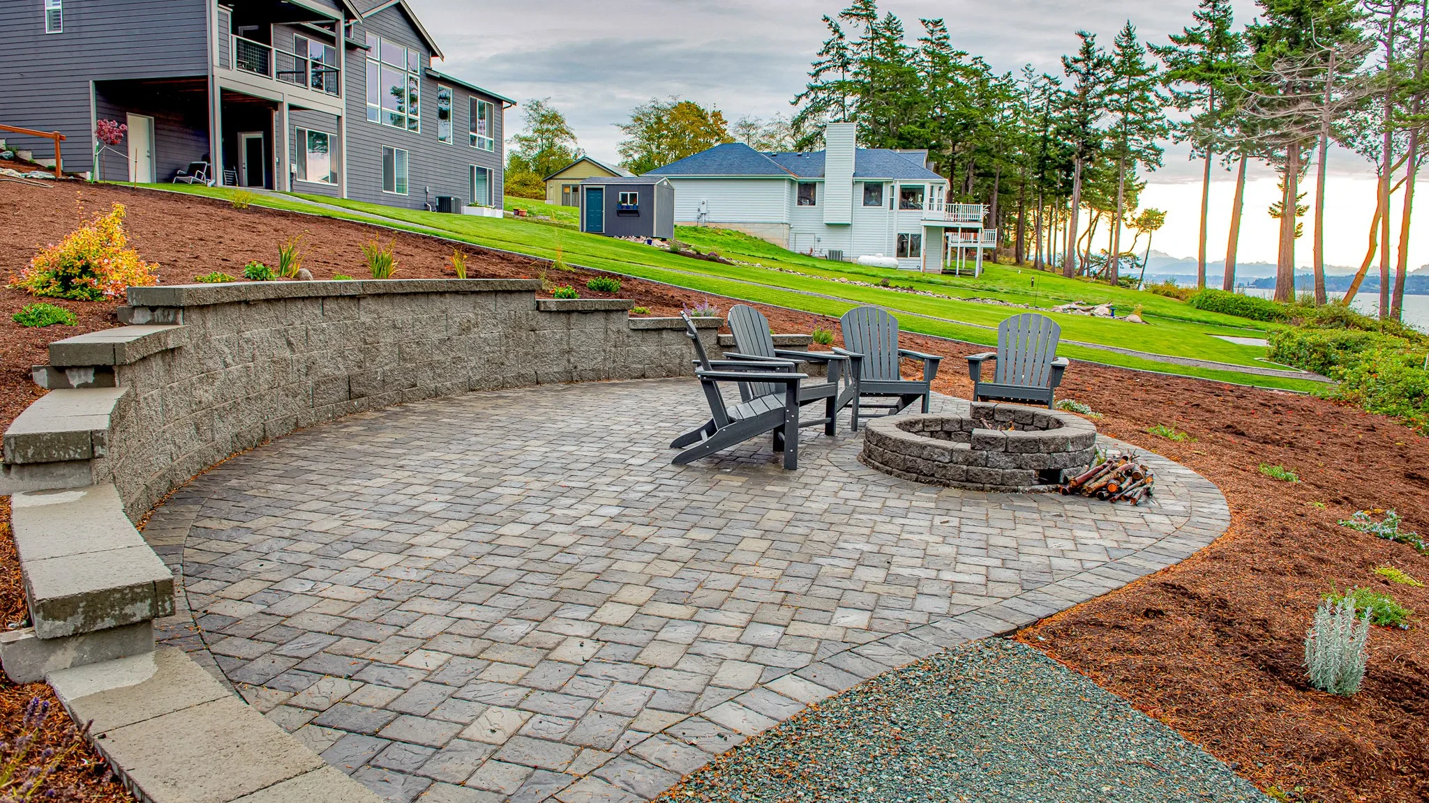 Best Stone and Paver Combinations for Modern Outdoor Spaces