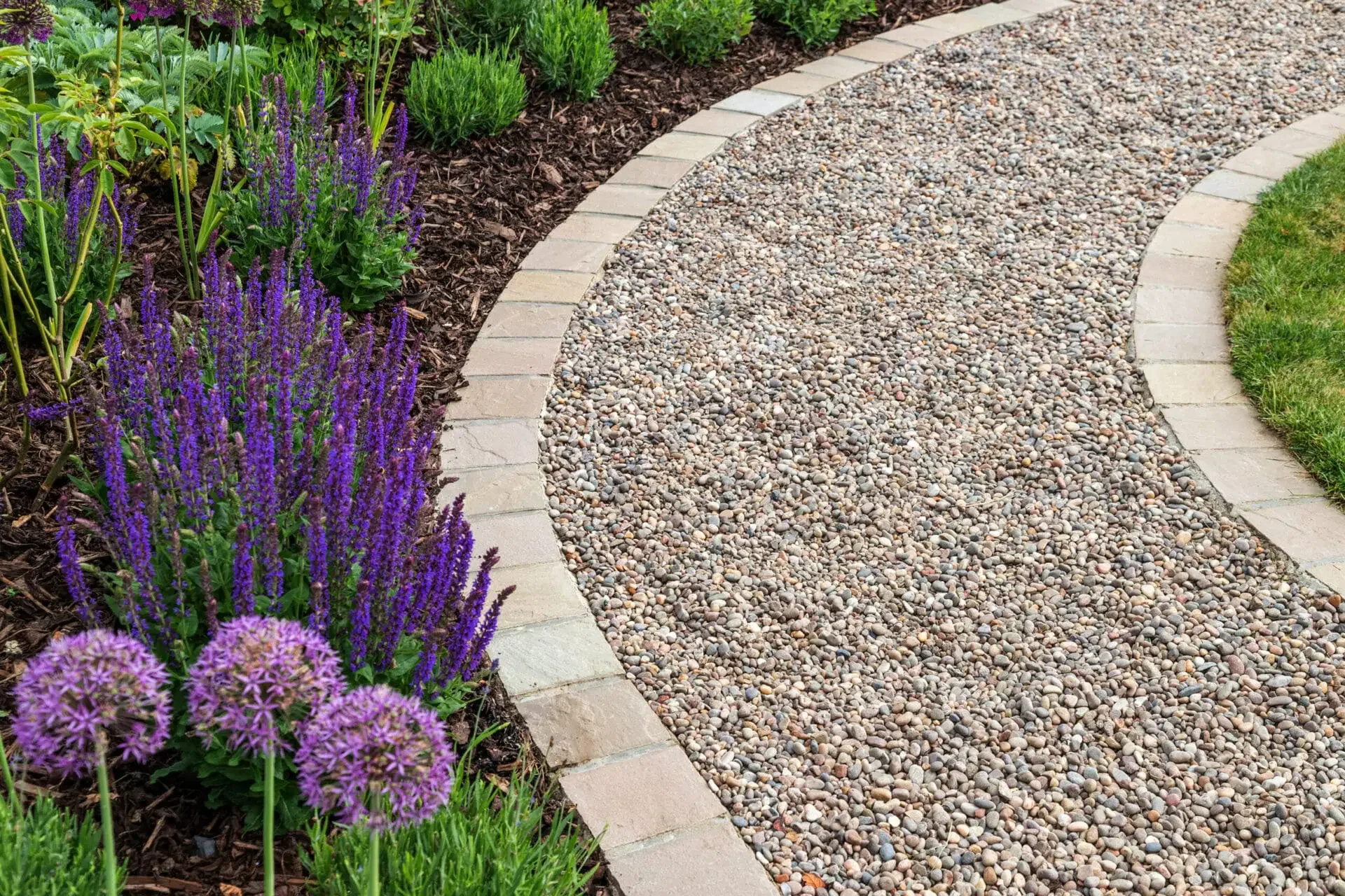 How to Build a Pea Gravel and Stepping Stone Walkway