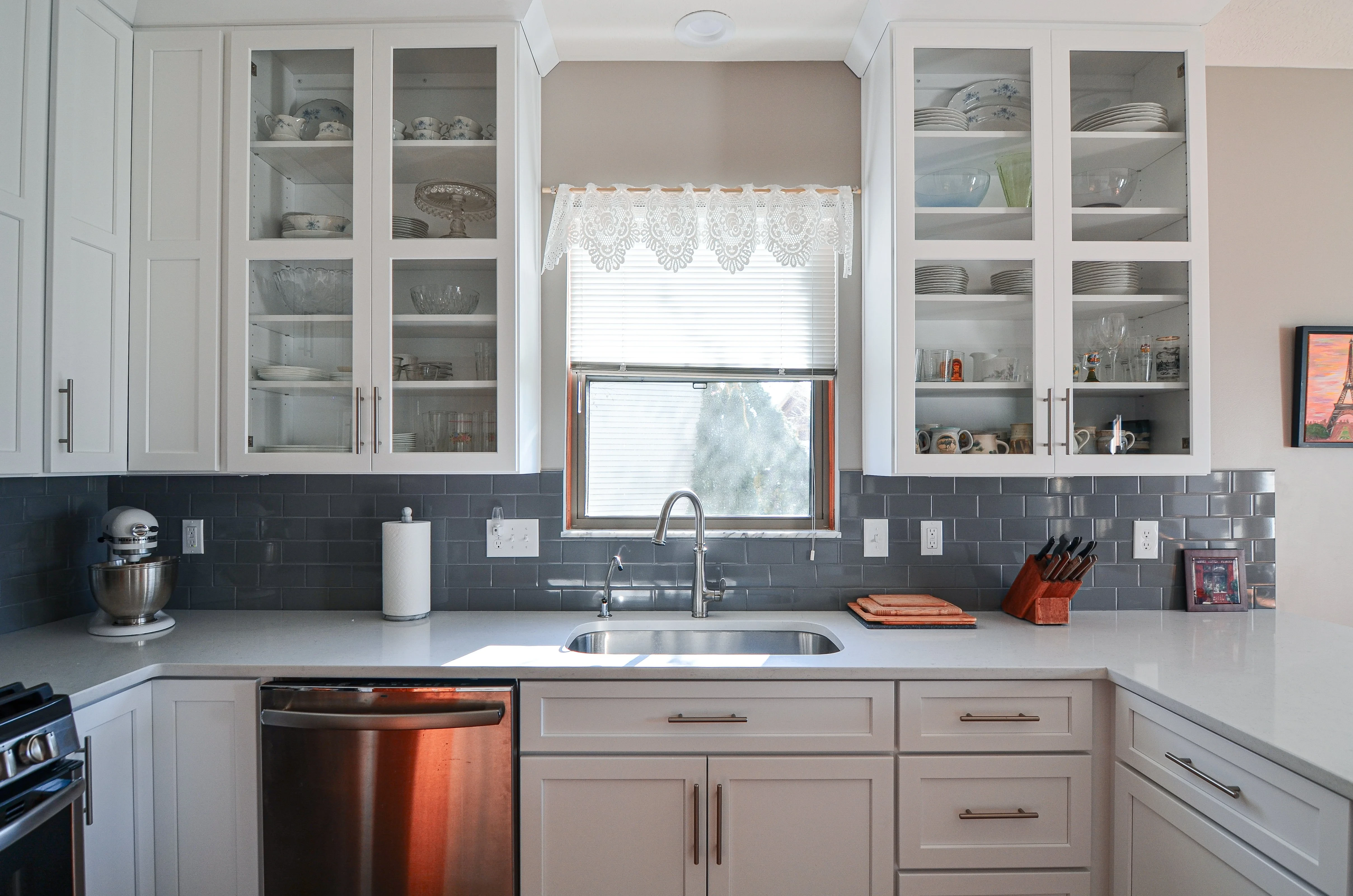 Cabinet Refacing vs Replacing: Which Option Is Better for Your Kitchen?