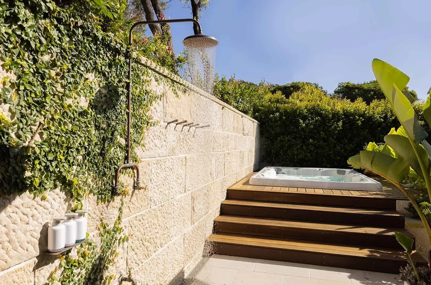 Retaining Wall Materials: How to Choose the Best Option for Strength, Cost, and Design